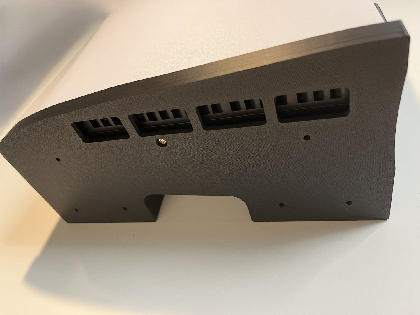 Suport de perete PlayStation 5 Slim Digital – montaj stânga, cu sistem de blocare