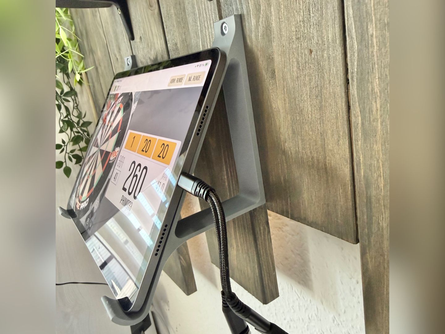 Suport de perete pentru iPad sau tabletă – organizare și acces facil