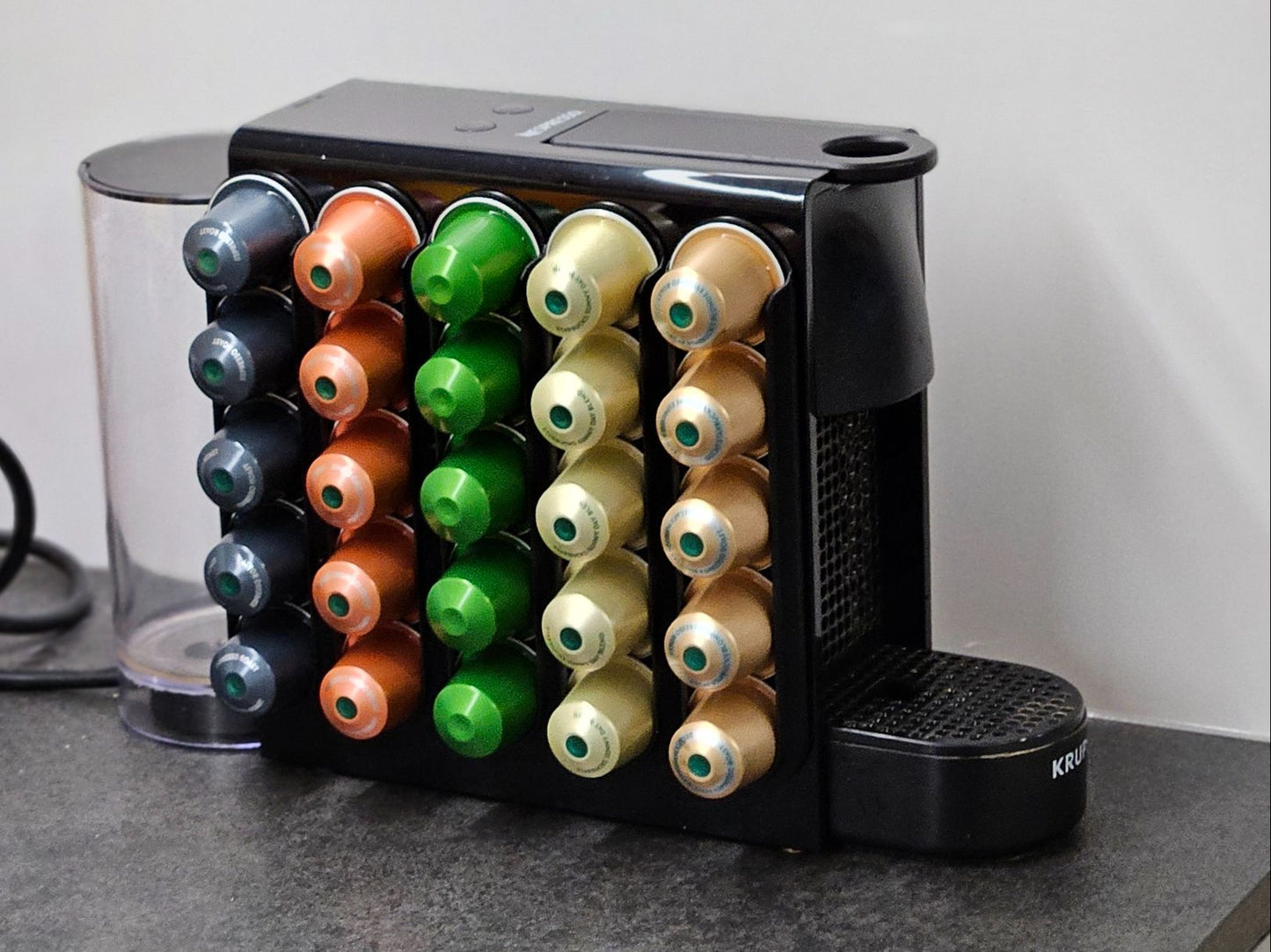 Suport compact pentru capsule Nespresso – organizare inteligentă pentru cafea la îndemână