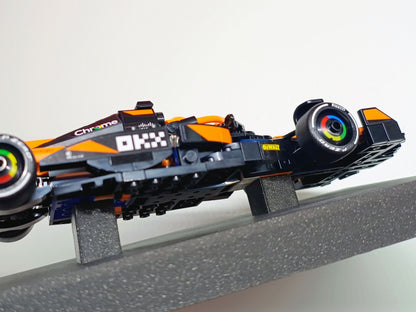 Suport display F1 pentru mașini Lego Speed Champions cu plăcuțe de echipă interschimbabile