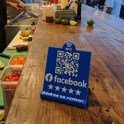 Stand cu cod QR și NFC pentru pagina de Facebook