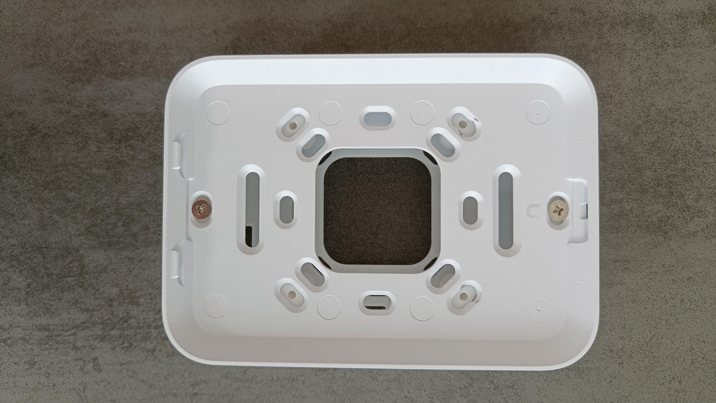 Cutie de montaj perete pentru Ubiquiti U7-IW cu spatiu pentru cablu