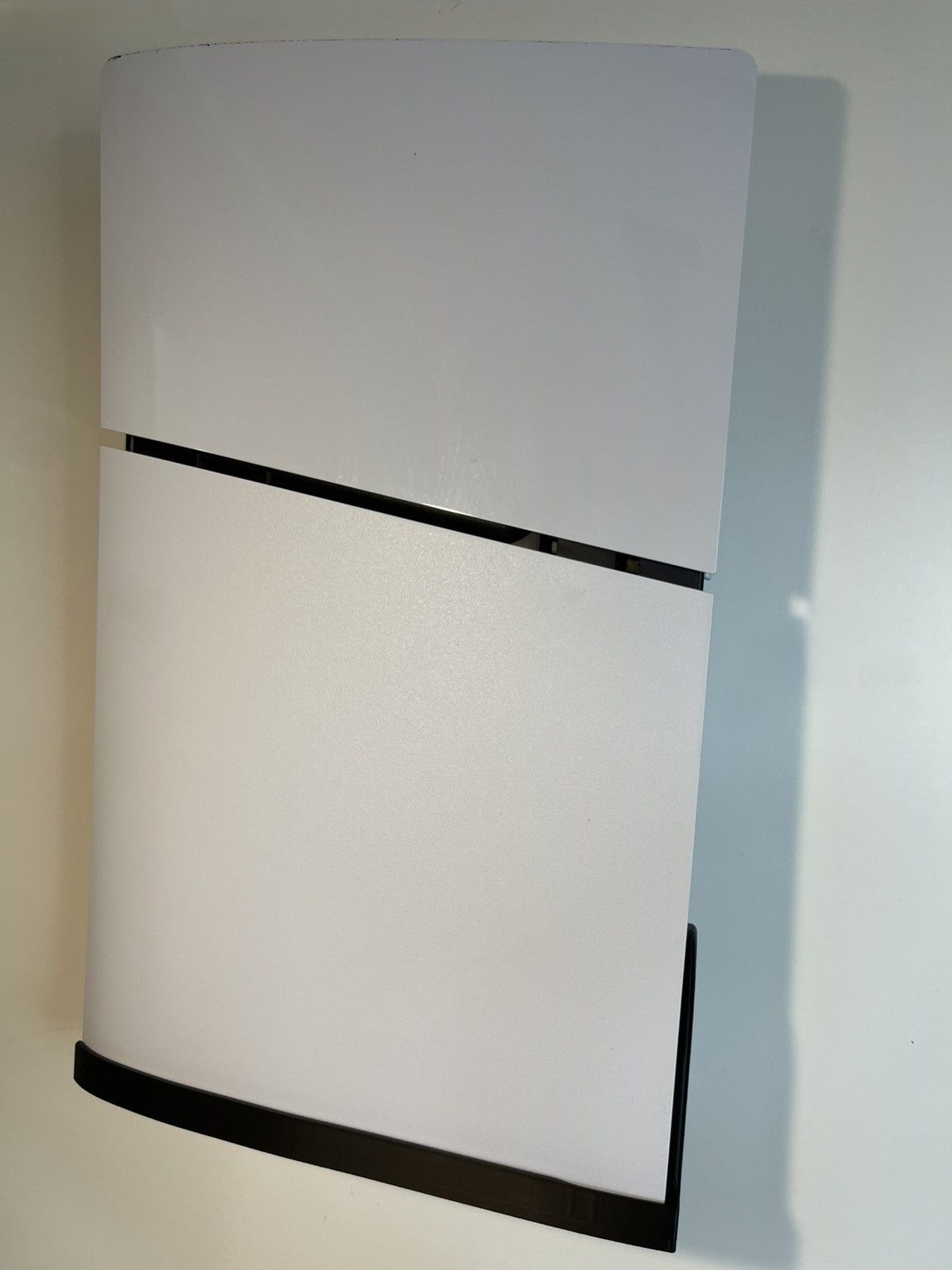Suport de perete PlayStation 5 Slim Digital – montaj stânga, cu sistem de blocare
