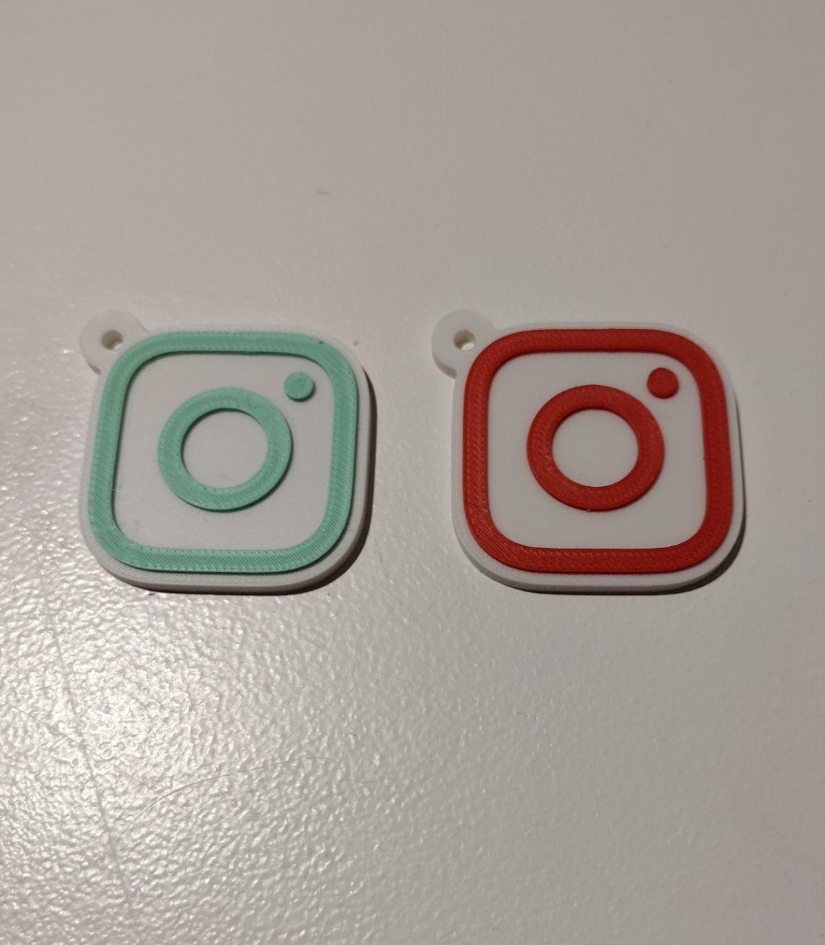 Breloc NFC instagram personalizat pentru afacerea ta