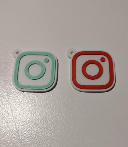 Breloc NFC instagram personalizat pentru afacerea ta