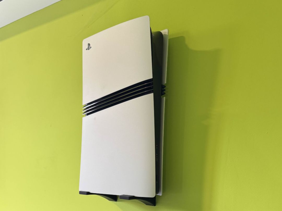 Suport de perete pentru PS5 Pro Digital – partea dreaptă