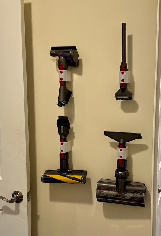 Suport dublu de perete pentru accesorii Dyson V15, V11, V10, V8, V7 – varianta deep, cu spațiu mărit față de perete