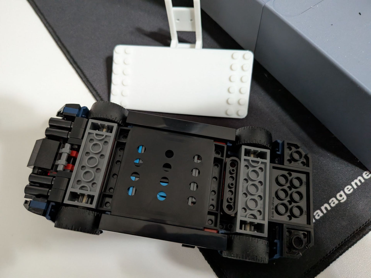 Suport perete pentru mașini LEGO Speed Champions v2, invizibil