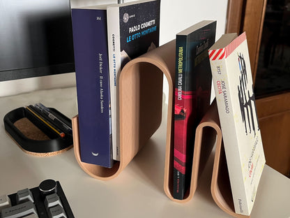 Suport modern ondulat pentru cărți – Organizator de birou elegant