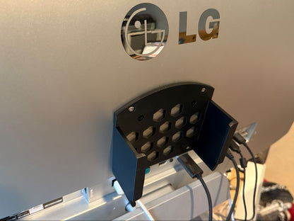 Suport VESA universal pentru Mac Mini M4 – compatibil 75mm și 100mm