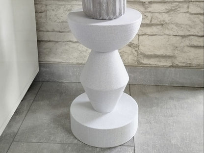 Masuta laterala sculpturala minimalista