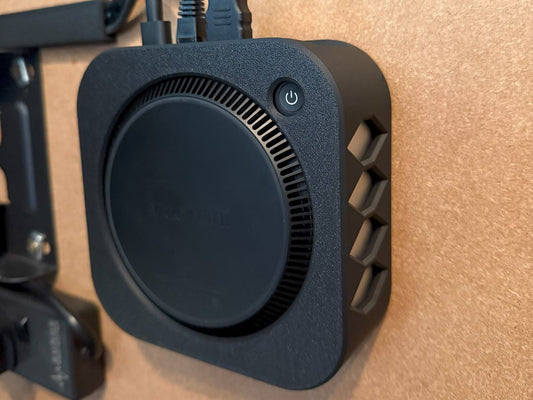 Suport vertical de perete pentru Mac Mini M4