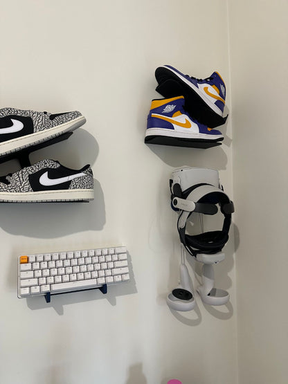 Suport de perete pentru Oculus Quest 2 și 3, cu spațiu dedicat pentru controllere