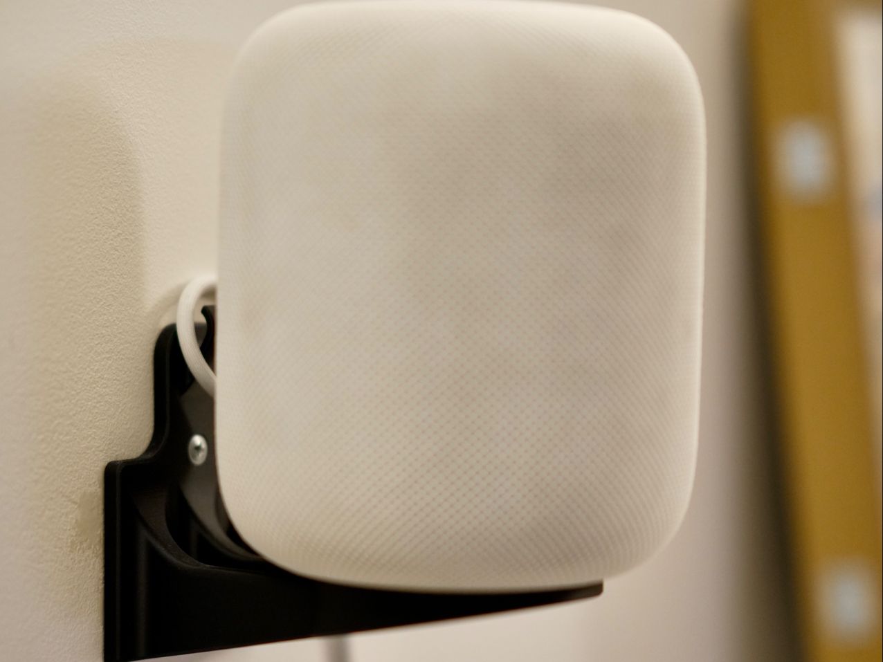 Suport de perete ultra-rezistent pentru HomePod – design minimalist și sigur